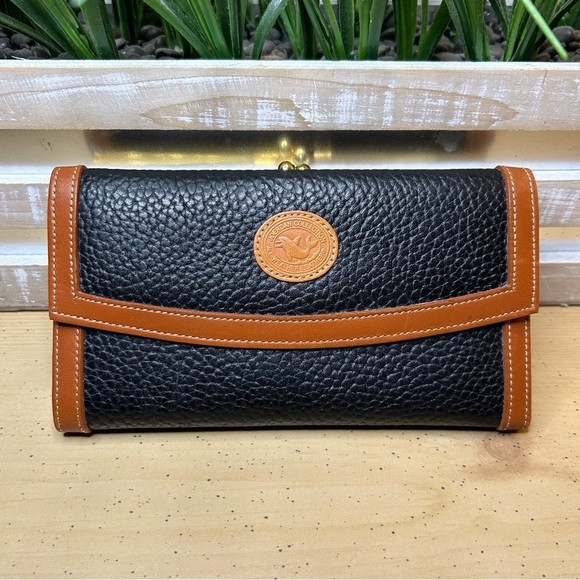 hato hasi Handbags - Hato Hasi | Pebble Grain Continental Clutch in Black / Brown Leather